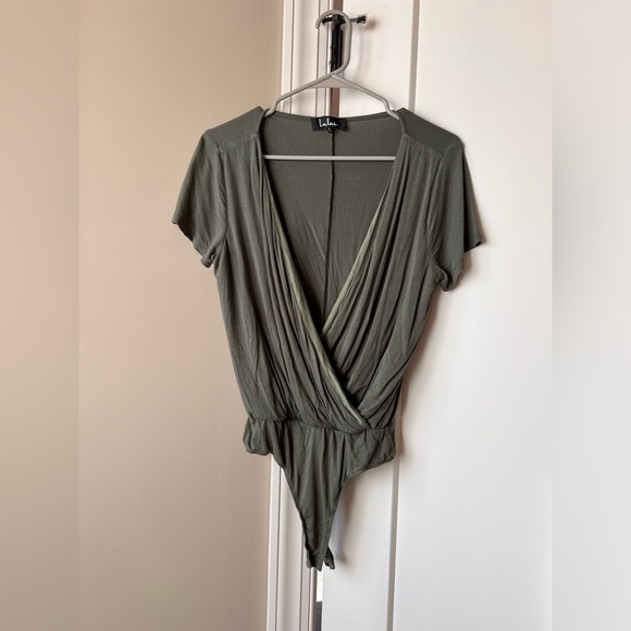 Lulus plunging V neck green short sleeve bodysuit - size S - Picture 1 of 1